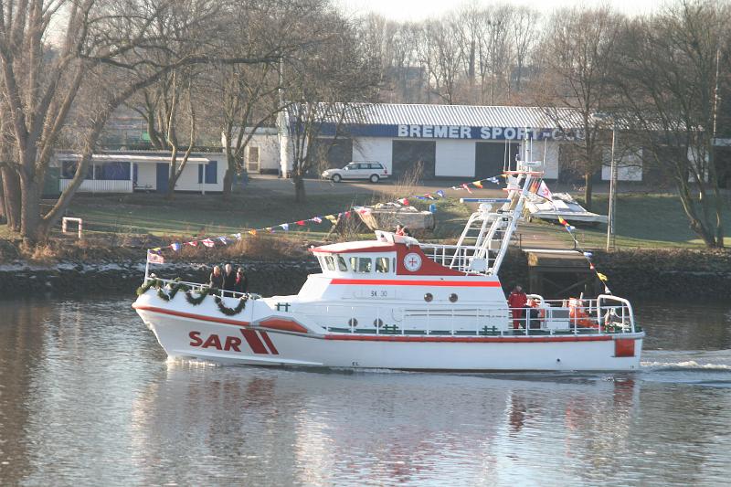 02zDJ-2009-003 Bild003.JPG - Jedes Jahr am 6. Januar findet in Bremen die Eiswette statt, eine Wette, bei der ein Schneider von 99 Pfund trockenen Fusses über die Weser gelangen soll. Diese Eiswette findet seit 1829 statt. In diesem Jahr soll zu diesem Anlass ein neuer Seenotkreuzer getauft werden.